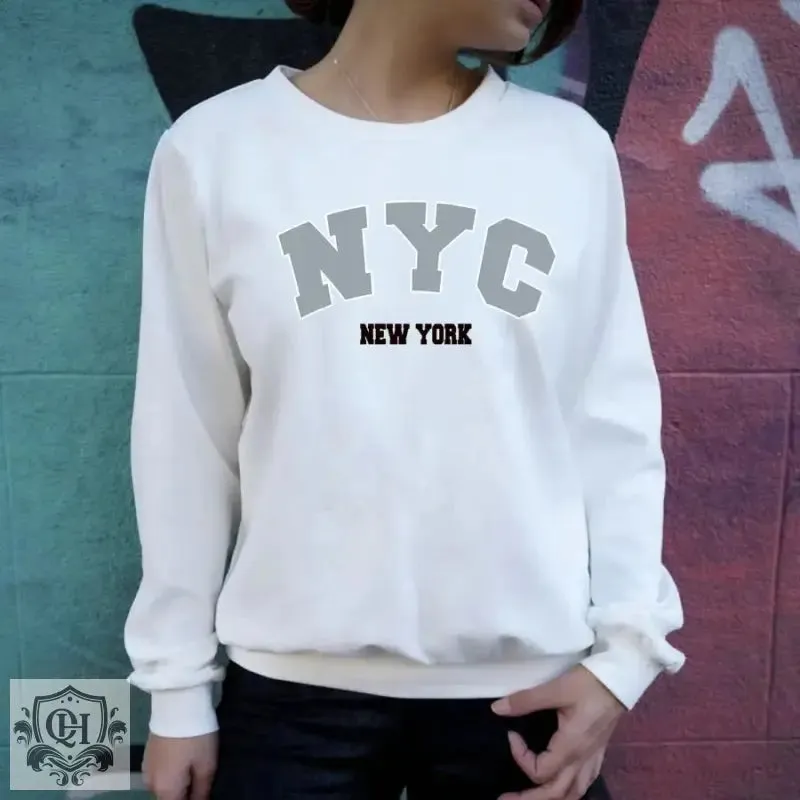 Fashionista's Cosy Graphic Sweatshirt