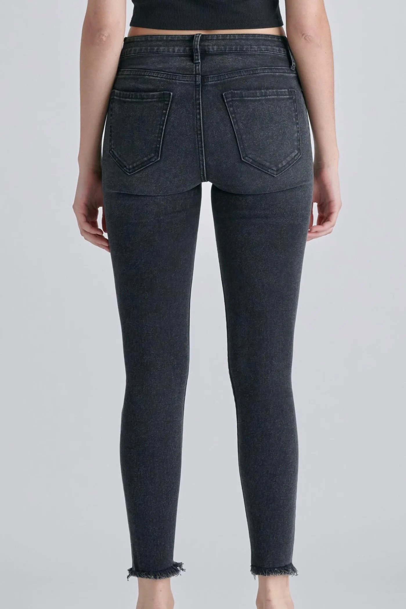 Mid Rise Crop Skinny W/ Frayed Hem C252